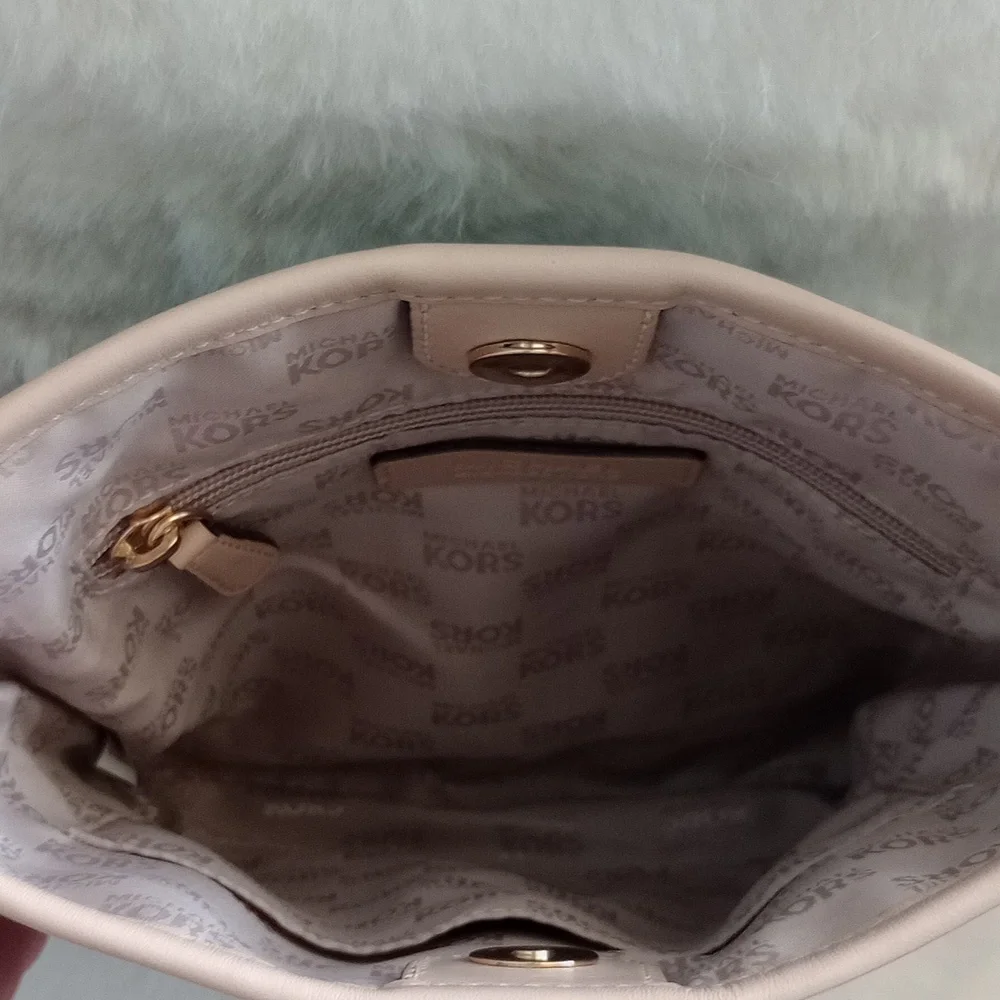 Michael Kors Cross Body Bag - Picture 4 of 10